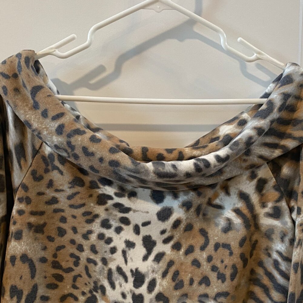 Brushed Leopard Off The Shoulder Fleece Sweatshirt Medium NWT - Picture 5 of 10